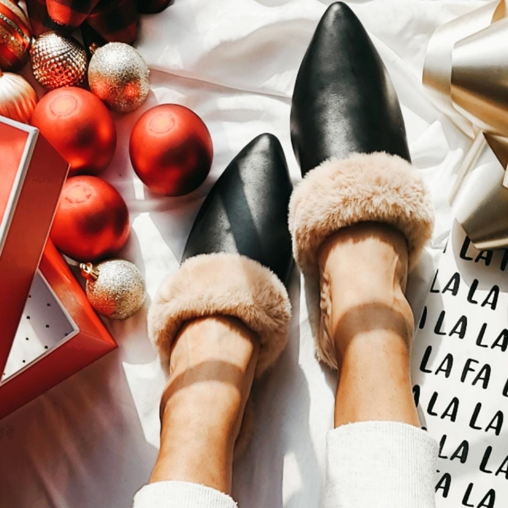 🚨HOLIDAY COLLECTION 🌲💫/Black fur flats - Picture 8 of 8